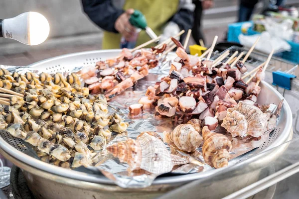 Vapor Octopus Legs comida de rua em Myeong-dong, Seul, Sul da K — Fotografia de Stock