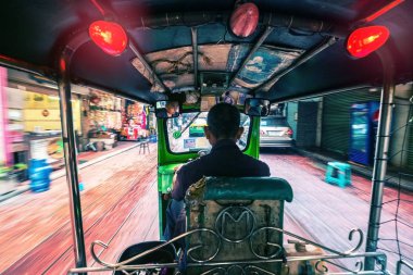 Bangkok - Ocak: Tuk - Tuk Çin Mahallesi 'nde gündüz vakti 