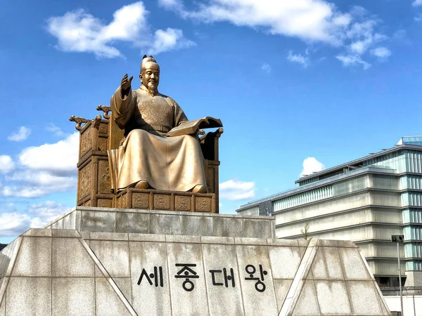 Statyn av kung Sejong den store - Gwanghwamun Square Seoul, — Stockfoto