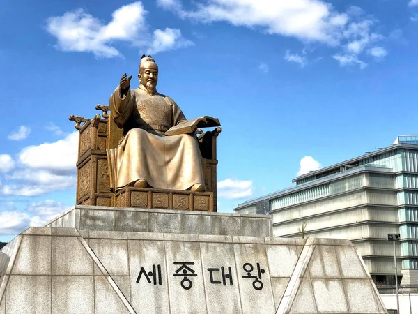 Статуя короля Седжона Великого - площадь Кванхвамун Сеул , Лицензионные Стоковые Изображения
