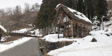 Shirakawago 'daki geleneksel ev, Gifu Bölgesi, Japonya 
