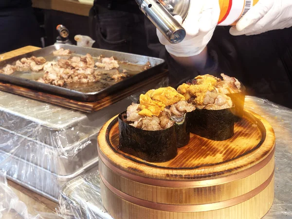 Proceso Comida Calle Para Cocinar Sushi Carne Vacuno Más Popular —  Fotos de Stock