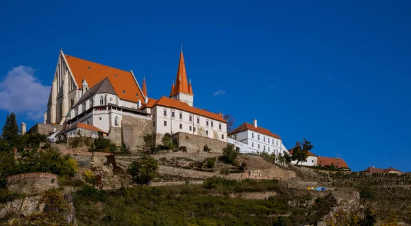 La histórica ciudad de Znojmo — Foto de Stock