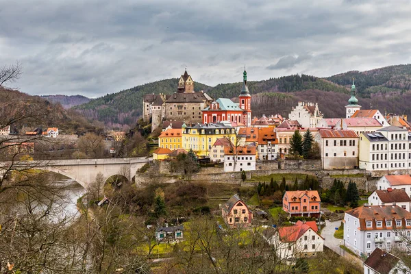 Vista Ciudad Loket Con Castillo Real Medieval Cerca Karlovy Vary — Foto de Stock