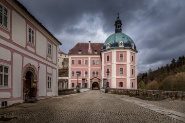 Çek Cumhuriyeti 'nin Becov nad Teplou kentindeki Barok Şatosu ve Gotik Şato