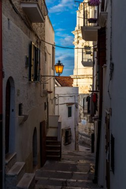 Güzel resimli eski balıkçı kasabası Vieste, Gargano yarımadası, Apulia bölgesi, Güney İtalya
