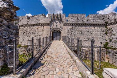 Monte Sant'Angelo'da manzara, Foggia eyaletinin antik köyü, Apulia (Puglia), İtalya.