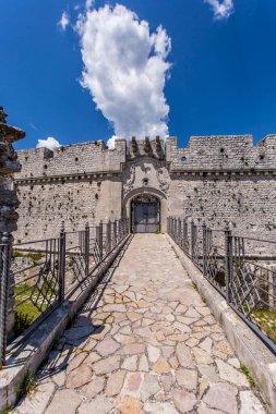 Monte Sant'Angelo'da manzara, Foggia eyaletinin antik köyü, Apulia (Puglia), İtalya.