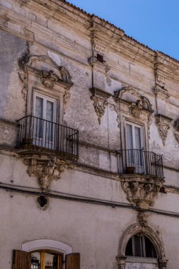 Monte Sant'Angelo'da manzara, Foggia eyaletinin antik köyü, Apulia (Puglia), İtalya.