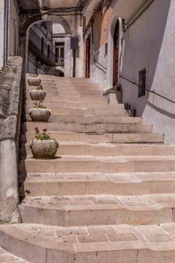 Monte Sant'Angelo'da manzara, Foggia eyaletinin antik köyü, Apulia (Puglia), İtalya.