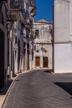 Monte Sant'Angelo'da manzara, Foggia eyaletinin antik köyü, Apulia (Puglia), İtalya.