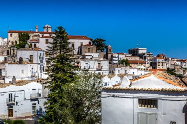 Monte Sant'Angelo'da manzara, Foggia eyaletinin antik köyü, Apulia (Puglia), İtalya.