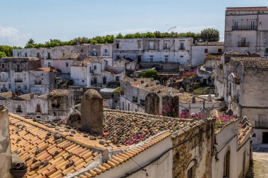 Monte Sant'Angelo'da manzara, Foggia eyaletinin antik köyü, Apulia (Puglia), İtalya.