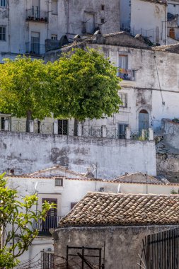 Monte Sant'Angelo'da manzara, Foggia eyaletinin antik köyü, Apulia (Puglia), İtalya.