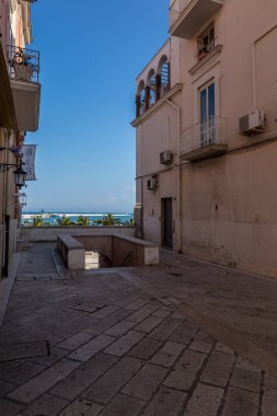 Manfredonia, Apulia bölgesinde bir Akdeniz liman kenti. Gargano Yarımadası, Gargano Ulusal Parkı 'nın bir parçasıdır.