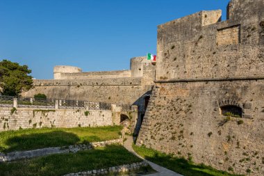 Manfredonia, Apulia bölgesinde bir Akdeniz liman kenti. Gargano Yarımadası, Gargano Ulusal Parkı 'nın bir parçasıdır.