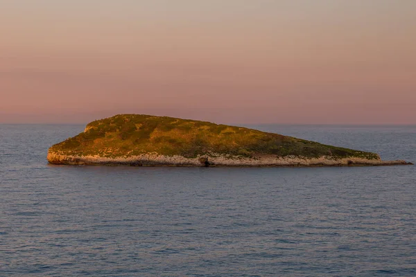 무렵가 노반도 연안에 섬이었습니다 이탈리아 — 스톡 사진