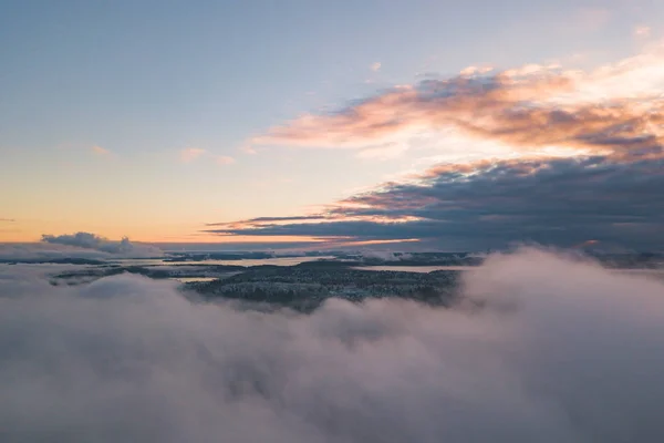 Vista Aérea Una Costa Del Lago Ladoga Sobre Niebla —  Fotos de Stock