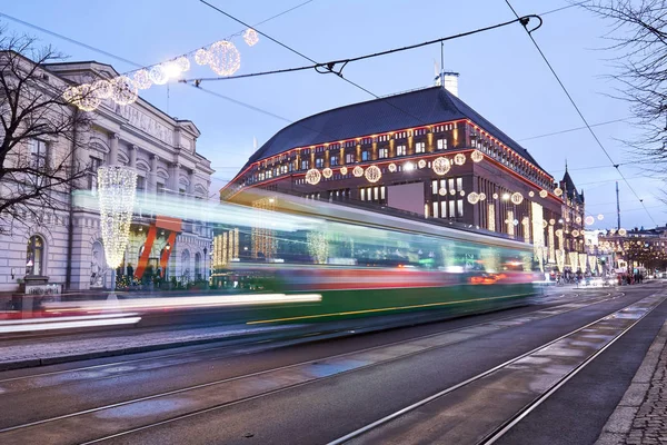 Tranvía Movimiento Centro Helsinki Fondo Los Grandes Almacenes Stockmann — Foto de Stock