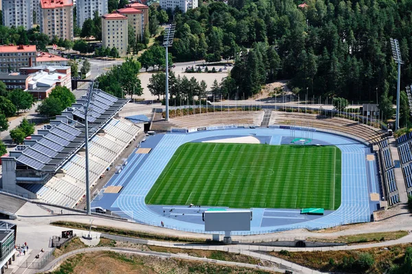 Вид с воздуха на стадион в Лахти, Финляндия. Открытое футбольное поле . — стоковое фото
