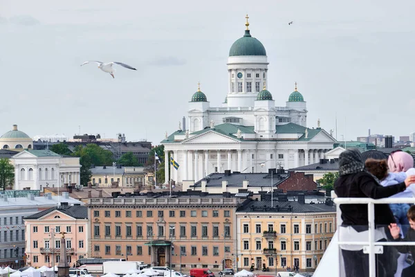 从游轮上俯瞰赫尔辛基大教堂和古城 — 图库照片