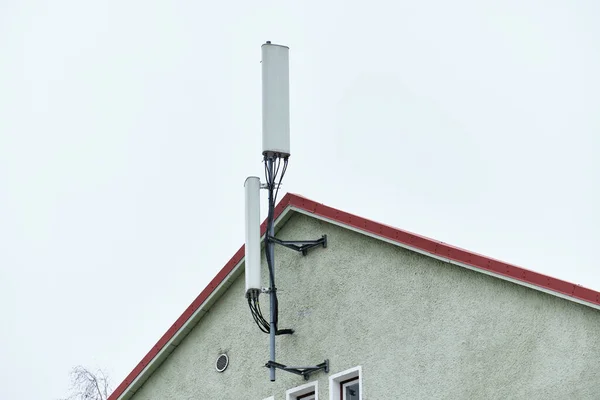 Cellular Phone Network Telecommunication Tower Building Roof — Stock Photo, Image