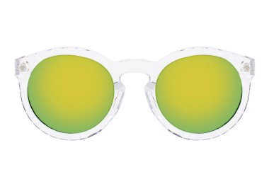 Sarı aynalı gözlük beyaz arkaplanda izole edilmiş.