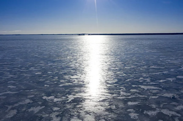 Lago Coberto Gelo Primavera Dia Ensolarado — Fotografia de Stock
