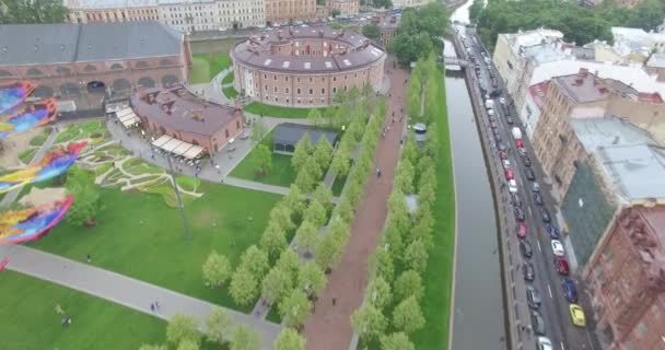 ロシアのサンクトペテルブルク 2017年7月29日 真新しい公共公園の空中ビュー New Holland Com Island — ストック動画