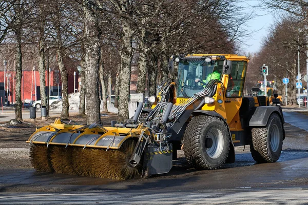 Joensuu Finlandia Marzo 2020 Vehículo Limpieza Calles Primavera — Foto de Stock