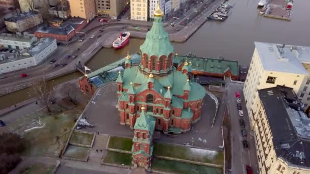 フィンランドのヘルシンキ 2018年1月8日 ウスペンスキー大聖堂 聖ニコラス教会の空中ビュー — ストック動画