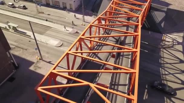Вид Сверху Новый Оранжевый Пешеходный Мост Хельсинки — стоковое видео