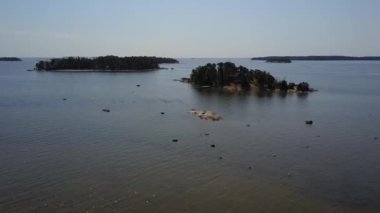 Helsinki yakınlarındaki Baltık Denizi 'ndeki adaların havadan görünüşü. Finlandiya 'nın doğası