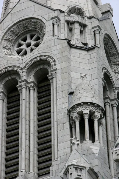 Kanada'da eski kilise yüz