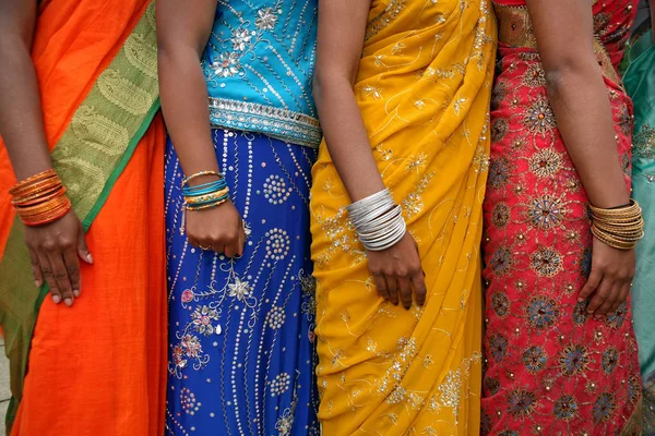 Närbild på indiska färgglada klänningar — Stockfoto