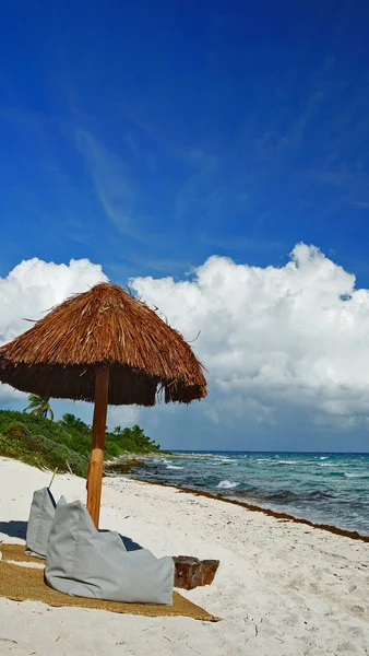 Cancun sahilde gölge