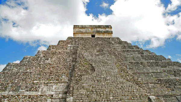 Chichén Itza Maja piramis a Yucatan — Stock Fotó