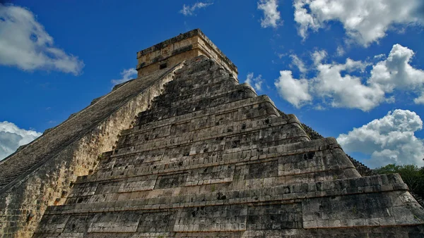 Chichen Itza, a maja piramis Yucatan, Mexikó. Ez az egyik a — Stock Fotó