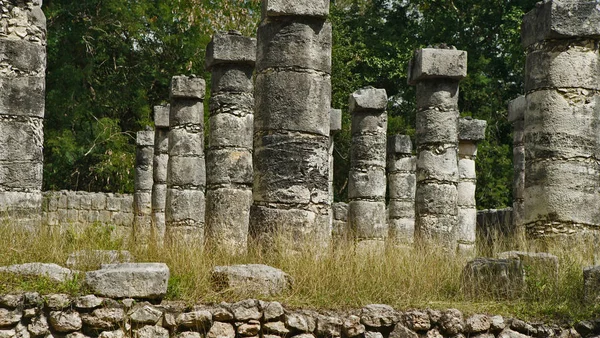 Chichén Itzá, pirámide maya en Yucatán, México. Es uno de los —  Fotos de Stock