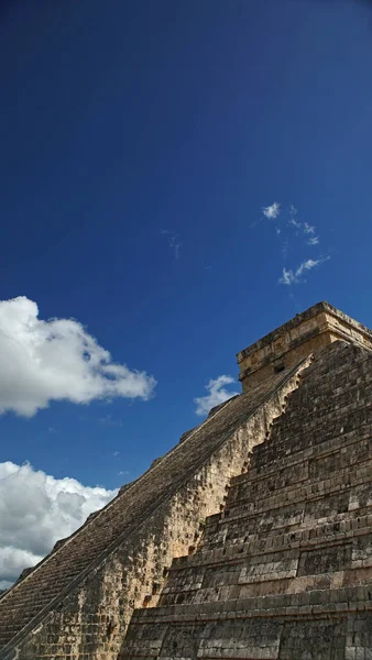 Chichen Itza, mayan pyramid in Yucatan, Mexico. It's one of the — Stock Photo, Image