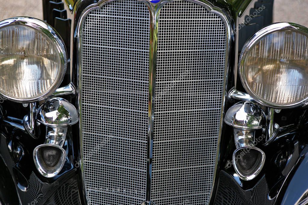 Vintage car grills Vintage car grill and headlights — Stock Photo