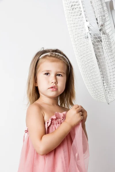 Lustiges kleines Mädchen — Stockfoto