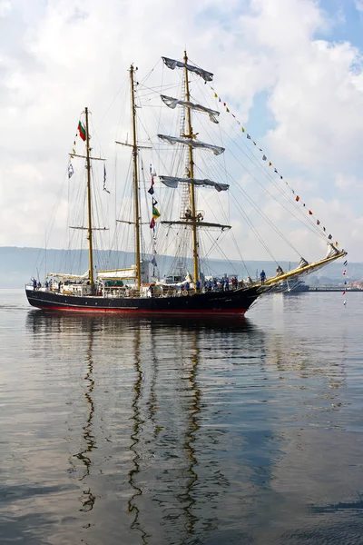 Międzynarodowej floty Tall Ships jest powrót do Morza Czarnego 2016. — Zdjęcie stockowe