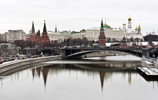 大克里姆林宫和莫斯科的克里姆林宫墙的看法 — 图库照片
