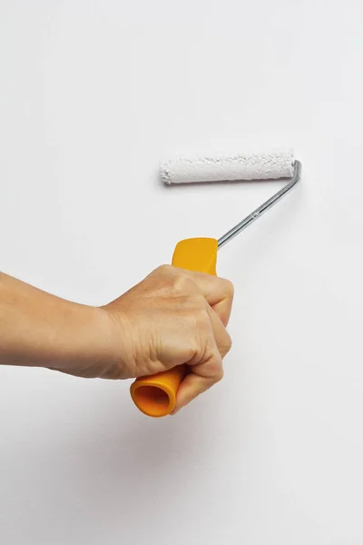 Painter hand painting a wall  with paint roller — Stock Photo, Image