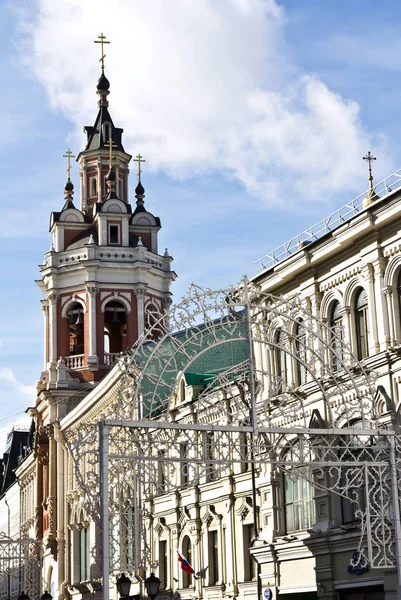 Перегляд Микільська вулиці в Москві — стокове фото