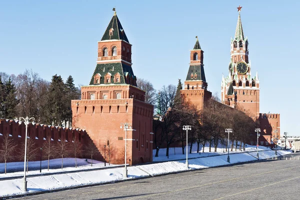 El Kremlin de Moscú en el soleado día de invierno —  Fotos de Stock