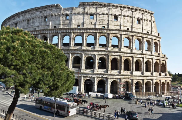 Колизей впечатляющий памятник древнего Рима в Италии — стоковое фото