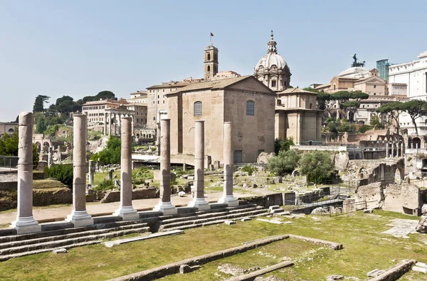 Berühmtes antikes römisches forum, rom, italien — Stockfoto