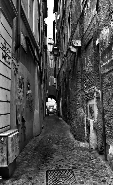 Narrow street in Rome — Stock Photo, Image